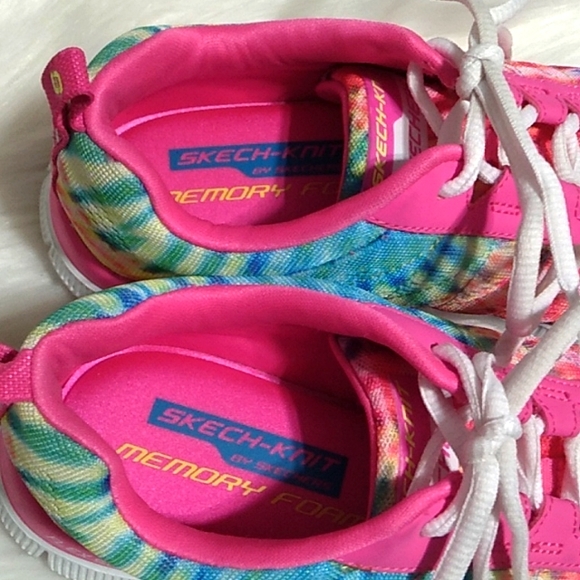 SALE! Skech-Knit By Skechers Tye Dye Tennis Shoes NWOT Sz.7.5 (X-106 CRATE) - Picture 2 of 8